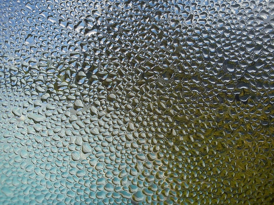 ¿Por qué se empañan los cristales del coche?