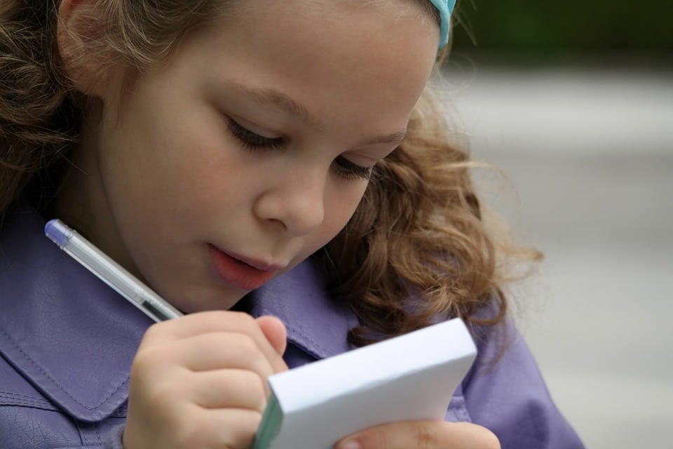 Fichas de las vocales con pauta Montessori para imprimir