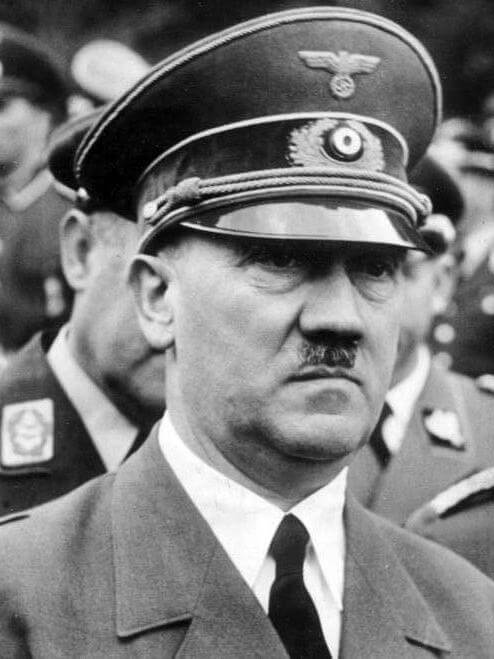  Adolf Hitler