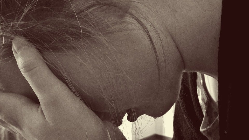 Dolor de cabeza en joven