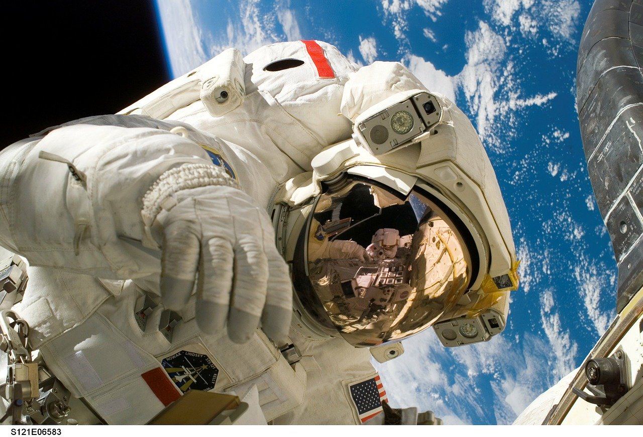 La carrera espacial, la guerra fría y la llegada a la luna.